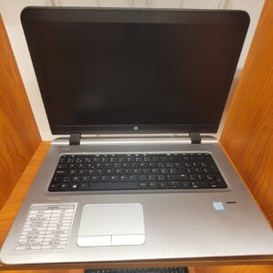 Laptop Hp – G3 – Ci5 – Generation 6 -Ram : 8 Giga  -Hard Disk : SSD 128 Giga -Vega Card : intel – Screen : 17 inch .